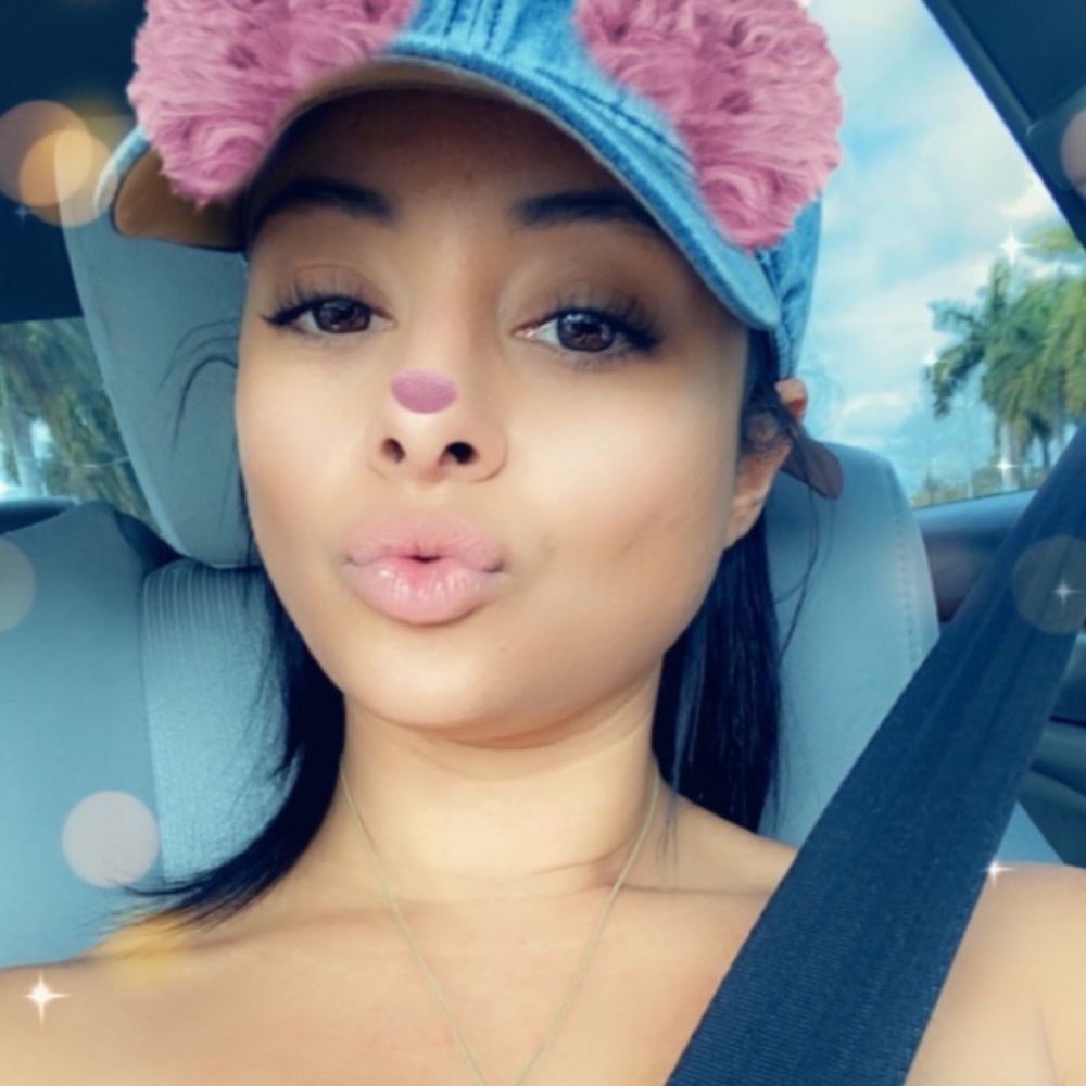 Meet your Posh babe, Kim Dahlia